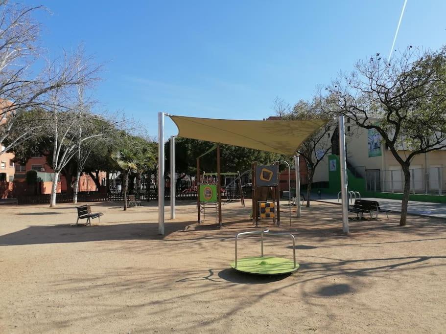 Piso Pl 2B, 20Min Plaza Cataluna Sant Adrià de Besòs Kültér fotó
